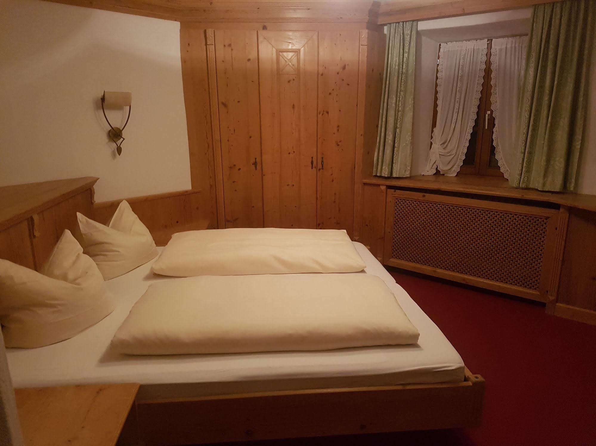 Мотель Zum Schweizerbartl Гарміш-Партенкірхен Екстер'єр фото